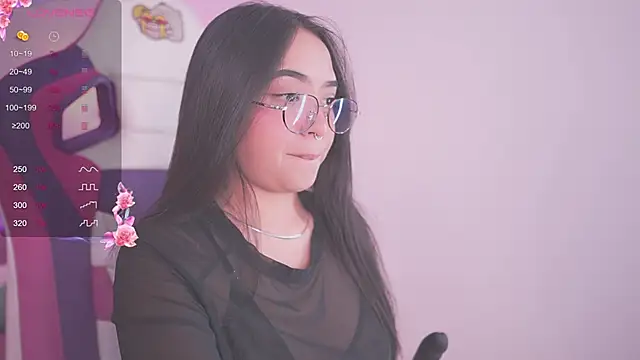 Snapshot of Zaffy_ chatting on 11.04.25 Zaffy online show from 11.04.25