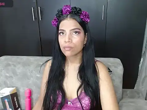 Snapshot of NandyKiss chatting on 11.19.25 NandyKiss online show from 11.19.25