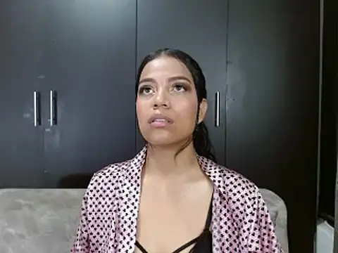 Snapshot of NandyKiss chatting on 11.23.25 NandyKiss online show from 11.23.25