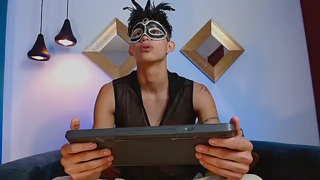 KamiSuarez online show from 10.30.25