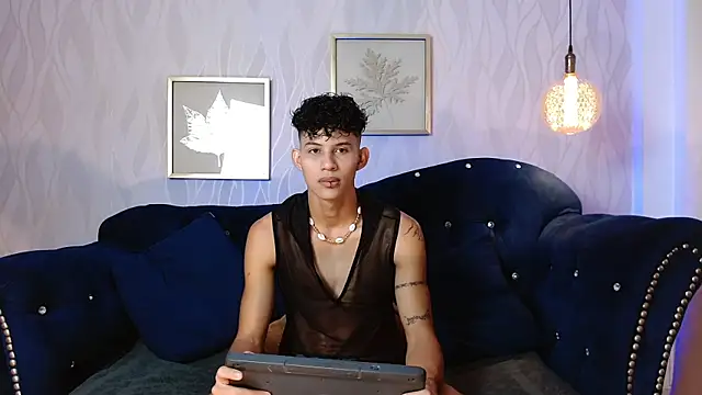 KamiSuarez online show from 11.03.25