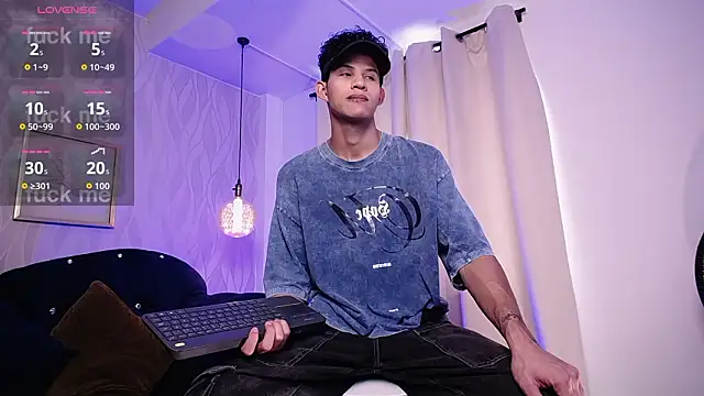 KamiSuarez online show from 02.10.26