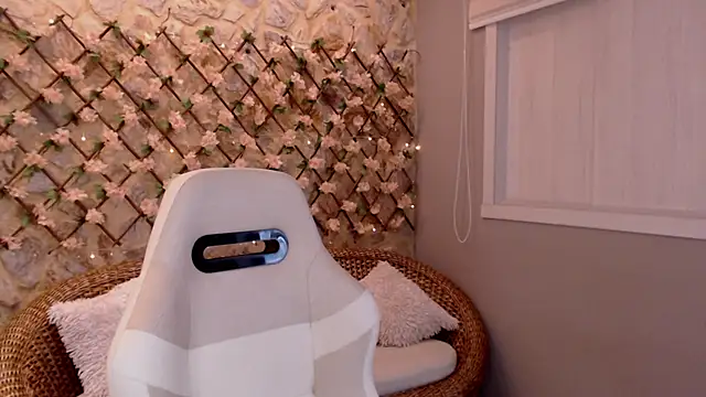 DakotaRussell  online show from 01.11.26