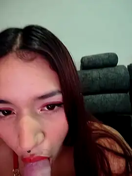 Snapshot of Sophie_tomsonp chatting on 10.28.25 Sophie tomsonp online show from 10.28.25