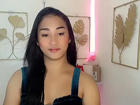 Snapshot of Gorgeousnicole_ chatting on 10.28.25 Gorgeousnicole  online show from 10.28.25