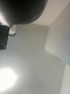 Snapshot of triquetteAUrdv chatting on 10.28.25 triquetteAUrdv online show from 10.28.25