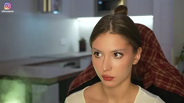 Snapshot of Cleose chatting on 02.15.26 Cleose online show from 02.15.26