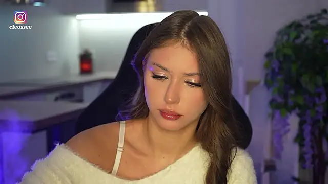 Snapshot of Cleose chatting on 02.19.26 Cleose online show from 02.19.26