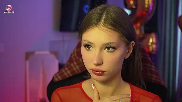 Snapshot of Cleose chatting on 03.26.26 Cleose online show from 03.26.26