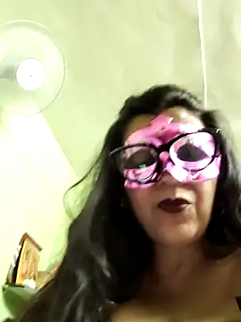 Snapshot of LOVE__RANI chatting on 06.14.26 LOVE RANI online show from 06.14.26