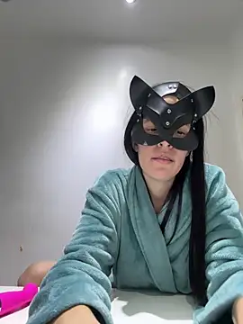 Snapshot of carolinedanger_ chatting on 11.08.25 carolinedanger online show from 11.08.25