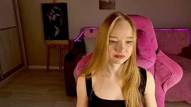 Snapshot of Shawty_Mia chatting on 11.01.25 Shawty Mia online show from 11.01.25