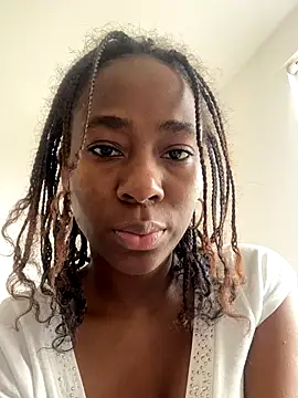 Snapshot of milarain chatting on 11.04.25 milarain online show from 11.04.25