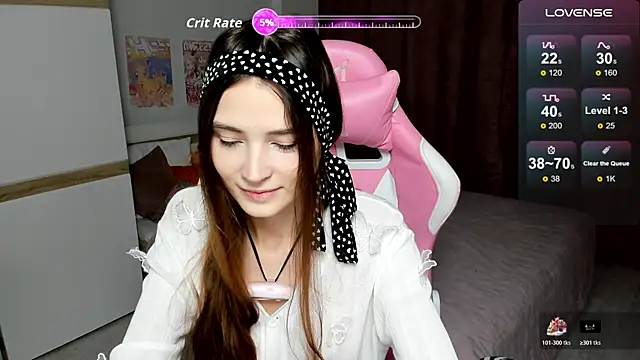 Hana Flo  online show from 12.03.25