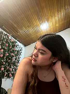 Tharafresneda  online show from 10.29.25