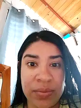 Snapshot of AlayaMore chatting on 10.31.25 AlayaMore online show from 10.31.25