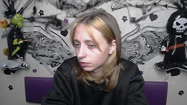 TracyLll online show from 10.29.25