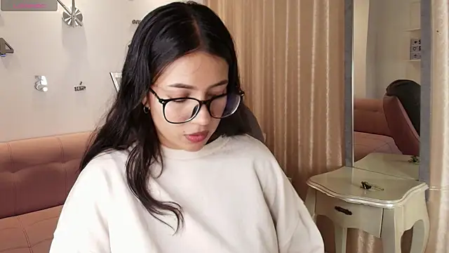 KamyGlam online show from 02.09.26