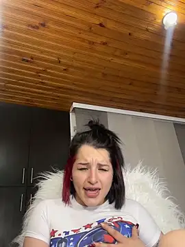 Snapshot of SaritaBanks_ chatting on 11.02.25 SaritaBanks online show from 11.02.25