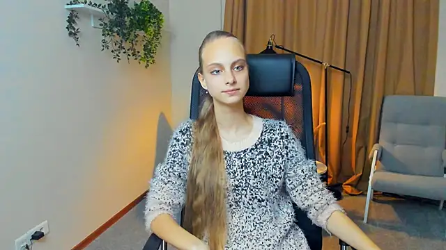 Snapshot of EmaBolins chatting on 10.29.25 EmaBolins online show from 10.29.25