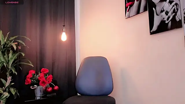 Flor Gil online show from 12.04.25