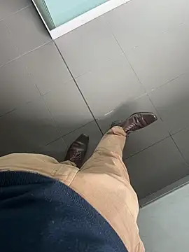 LeoBlaze13 online show from 10.28.25