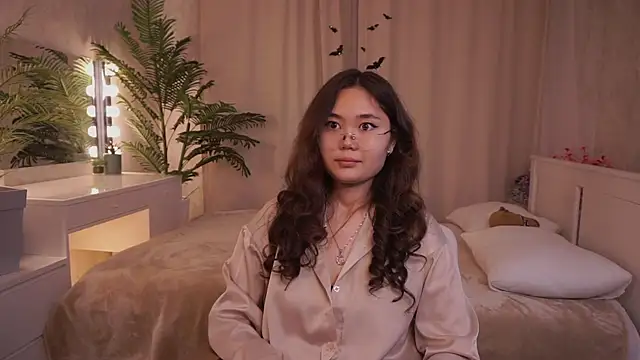 LeanoraBierod online show from 10.30.25