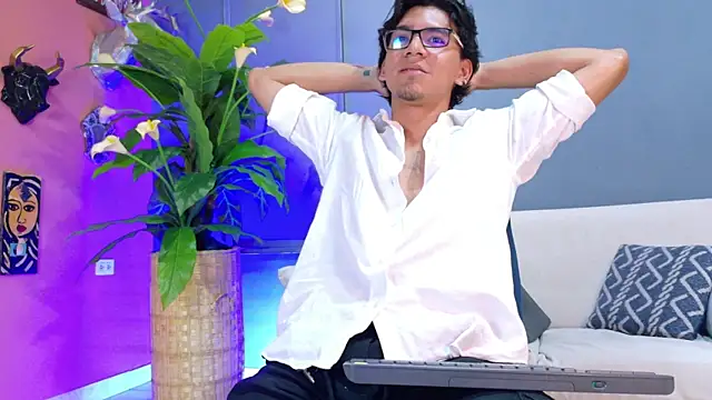 Snapshot of kane_del_toro chatting on 10.29.25 kane del toro online show from 10.29.25