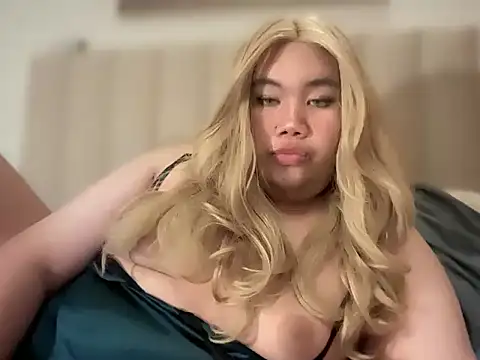 Dangerous Womanx online show from 08.03.26
