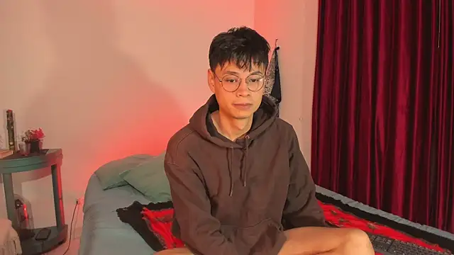 Snapshot of estmonnn chatting on 11.03.25 estmonnn online show from 11.03.25