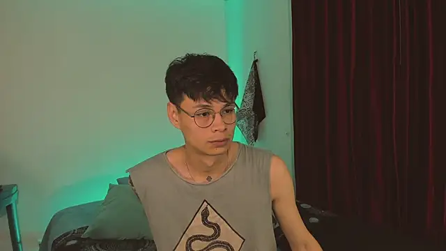 Snapshot of estmonnn chatting on 11.08.25 estmonnn online show from 11.08.25