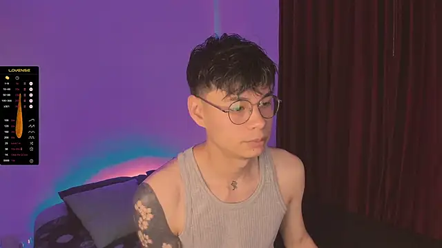 Snapshot of estmonnn chatting on 11.12.25 estmonnn online show from 11.12.25