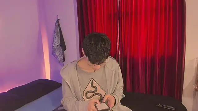 Snapshot of estmonnn chatting on 11.15.25 estmonnn online show from 11.15.25