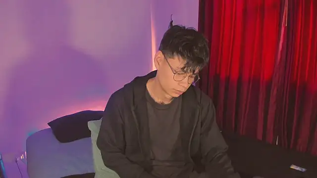 Snapshot of estmonnn chatting on 11.21.25 estmonnn online show from 11.21.25