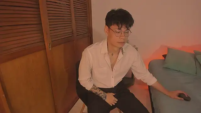 Snapshot of estmonnn chatting on 11.29.25 estmonnn online show from 11.29.25