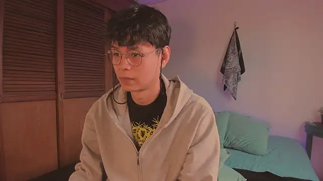 Snapshot of estmonnn chatting on 12.13.25 estmonnn online show from 12.13.25