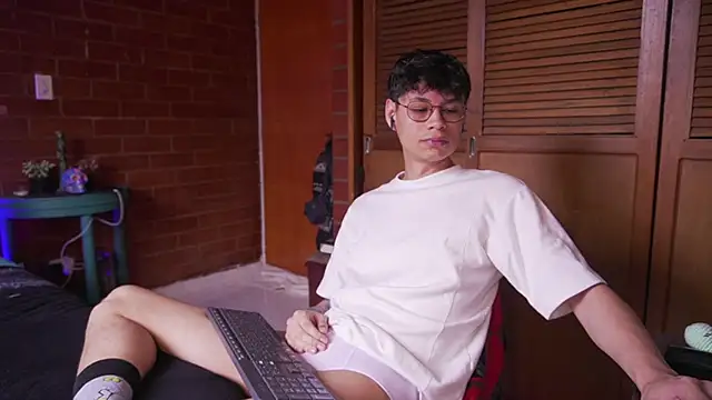 Snapshot of estmonnn chatting on 01.13.26 estmonnn online show from 01.13.26