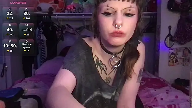 Snapshot of missnoralux chatting on 10.30.25 missnoralux online show from 10.30.25