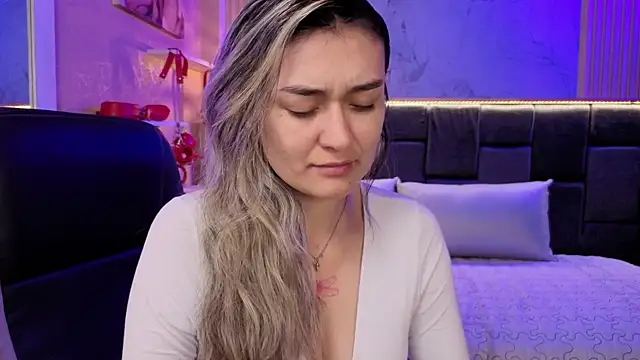 Im-Lola online show from 11.21.25