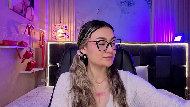 Im-Lola online show from 12.20.25