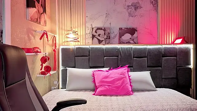 Snapshot of Im-Lola chatting on 02.06.26 Im-Lola online show from 02.06.26