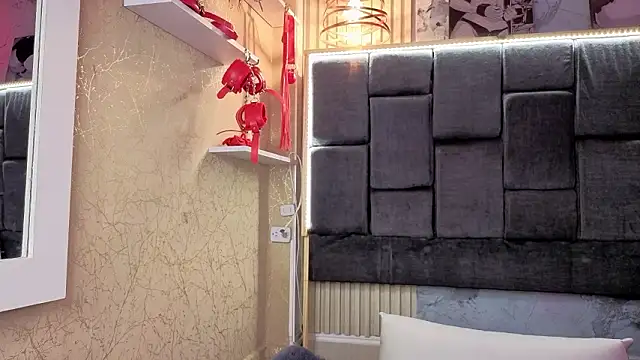 Snapshot of Im-Lola chatting on 02.11.26 Im-Lola online show from 02.11.26