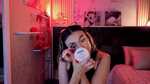 Snapshot of Im-Lola chatting on 02.21.26 Im-Lola online show from 02.21.26