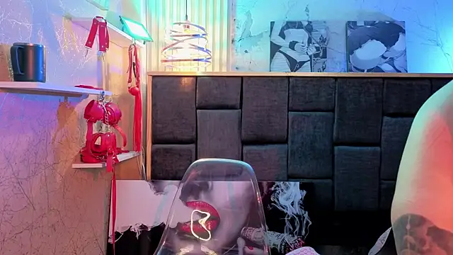 Snapshot of Im-Lola chatting on 02.22.26 Im-Lola online show from 02.22.26