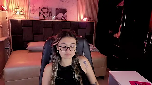 Snapshot of Im-Lola chatting on 02.27.26 Im-Lola online show from 02.27.26