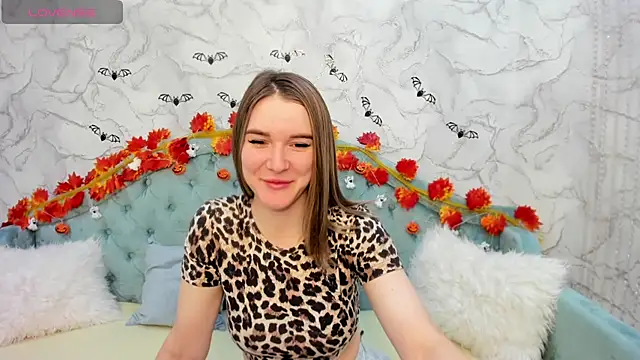 Snapshot of AriaAmaren chatting on 10.29.25 AriaAmaren online show from 10.29.25