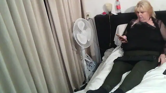 Sylviastar46 online show from 12.18.25