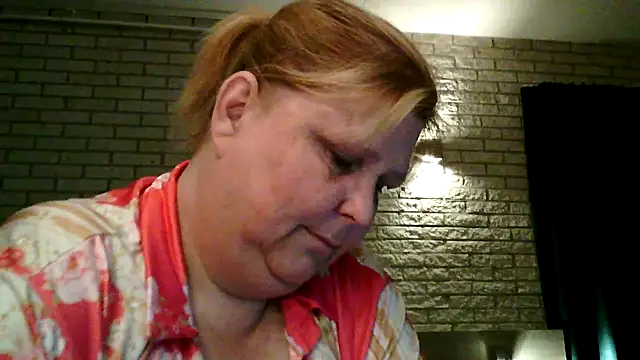 Snapshot of Sylviastar46 chatting on 04.17.26 Sylviastar46 online show from 04.17.26