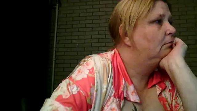Snapshot of Sylviastar46 chatting on 04.18.26 Sylviastar46 online show from 04.18.26