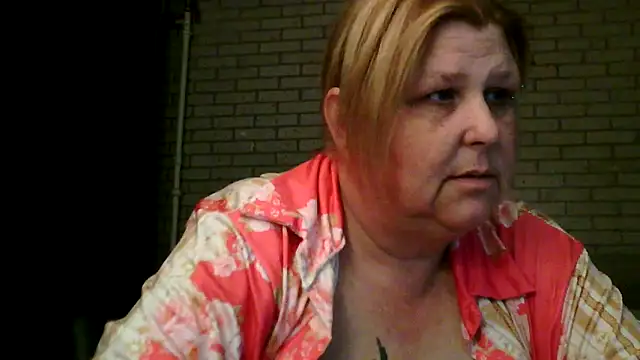 Snapshot of Sylviastar46 chatting on 04.18.26 Sylviastar46 online show from 04.18.26